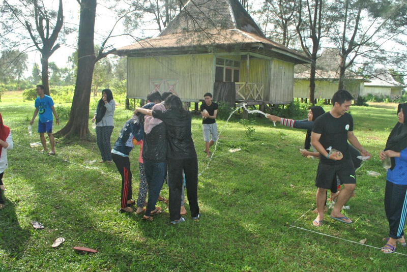 Outbond bem stienas di pantai pagatan tahun angkatan 2017