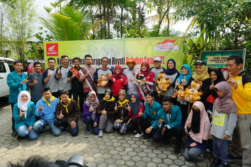 Foto-foto Mengikuti Kegiatan Konsevasi Penanaman Pohon Rambai STIENAS Banjarmasin