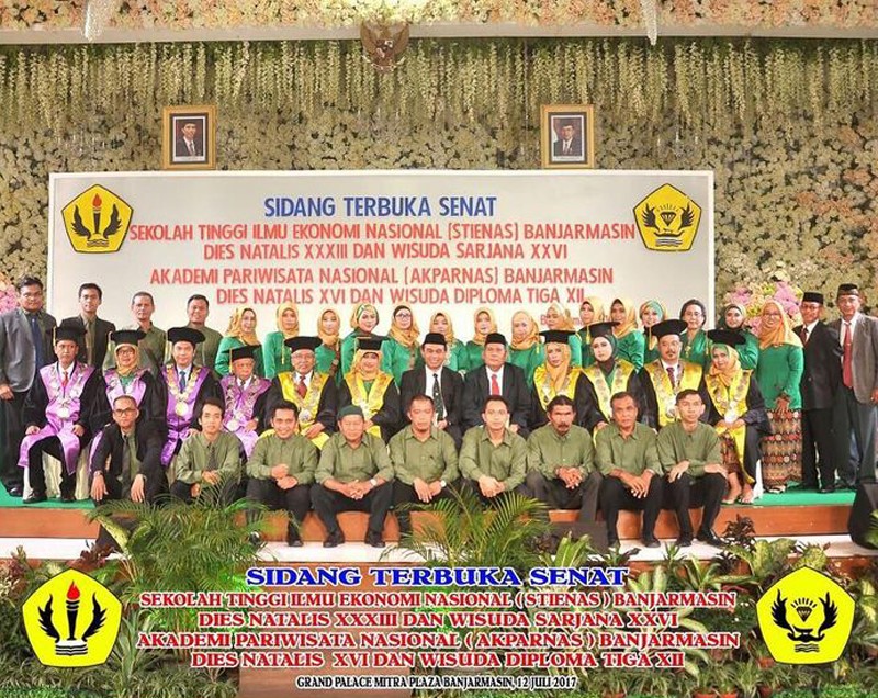 Photo bersama Karyawan Stienas