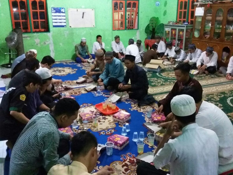 Kegiatan Sahur dan Buka Puasa Bersama BEM STIENAS