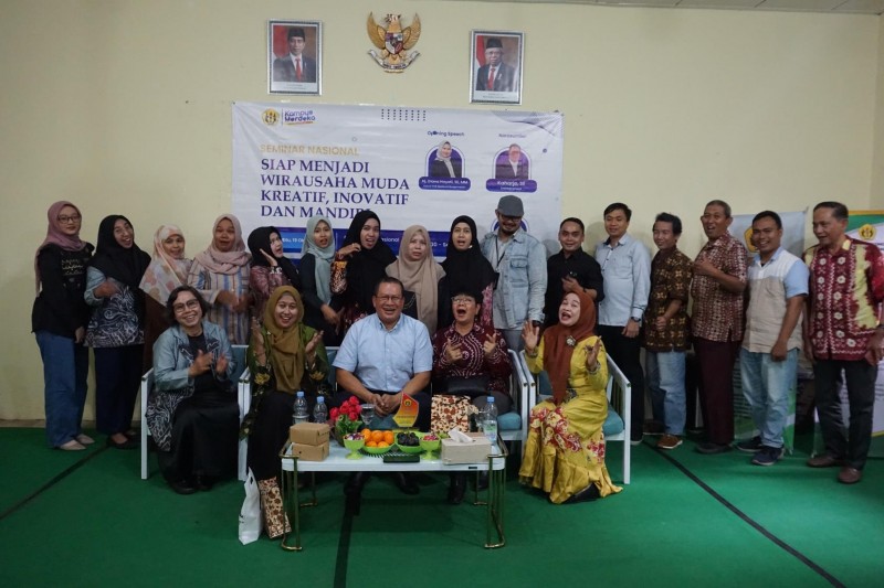 STIE Nasional Banjarmasin Gelar Seminar Nasional "Siap Menjadi Wirausaha Muda Kreatif, Inovatif, dan Mandiri