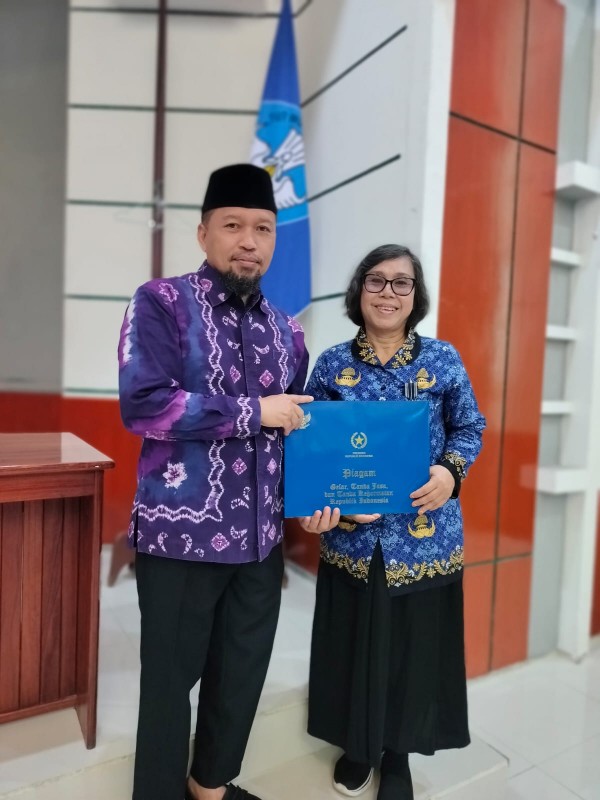 Dosen STIENAS Banjarmasin Raih Satyalancana Karya Satya XXX Tahun dari Presiden