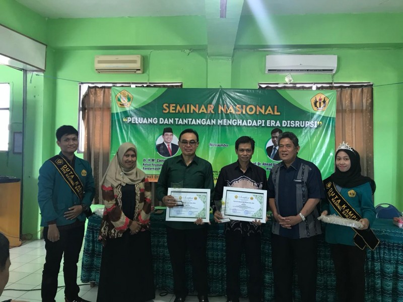 Seminar Nasional Dengan Tema " Peluang Dan Tantangan Menghadapi Era Disrupsi"